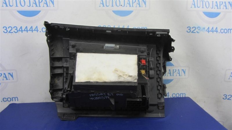 Бардачок PASSAT B7 11-15 2013 A32 1.8 CPRA