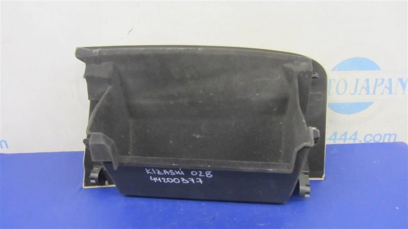 Бардачок SUZUKI KIZASHI 09-14 Седан 2.4