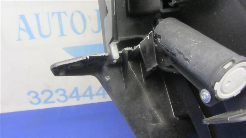 Бардачок FOCUS 10-18 2014 Хетчбек 2.0