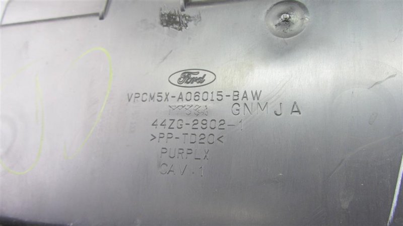 Бардачок FOCUS 10-18 2014 Хетчбек 2.0