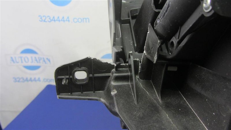 Бардачок FOCUS 10-18 2014 Хетчбек 2.0