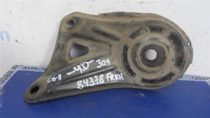 Крепление балки подвески заднее правое TOYOTA CAMRY 40 06-11 51023-07010 Б/У