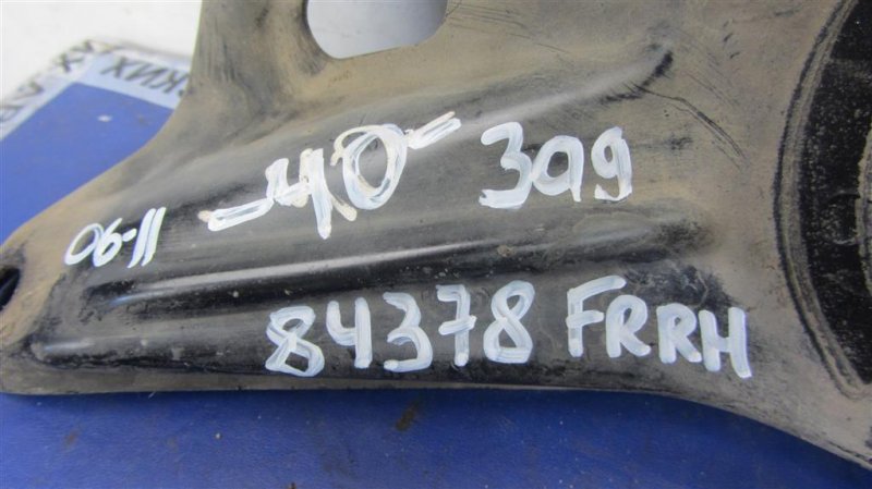 Крепление балки подвески заднее правое CAMRY 40 06-11