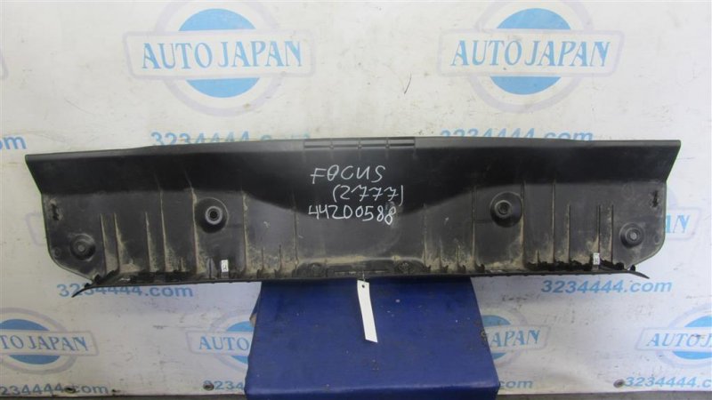 Накладка на порог багажника FORD FOCUS 10-18 Хетчбек 2.0