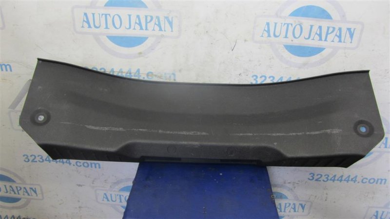 Накладка на порог багажника FORD FOCUS 10-18 2017 Седан 2.0 CV6Z-5440374-AA Б/У