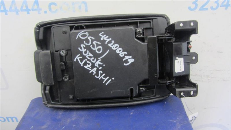 Подлокотник SUZUKI KIZASHI 09-14 Седан 2.4