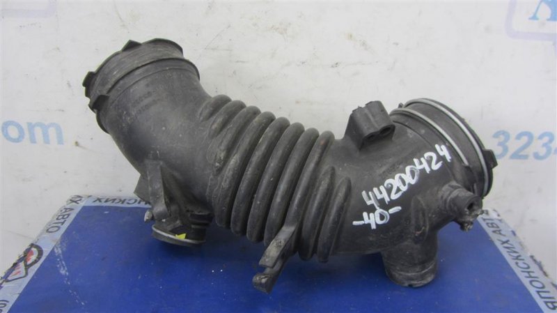 Запчасть патрубок воздушного фильтра TOYOTA CAMRY 40 06-11 17881-0V050 Б/У Патрубок воздушного фильтра TOYOTA CAMRY 40 06-11 17881-0V050 Б/У