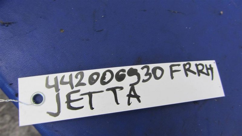 Заглушка ПТФ передняя правая JETTA USA 10-17