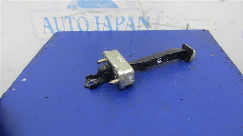 Ограничитель двери передний левый INFINITI QX60/JX35 12-20 Б/У