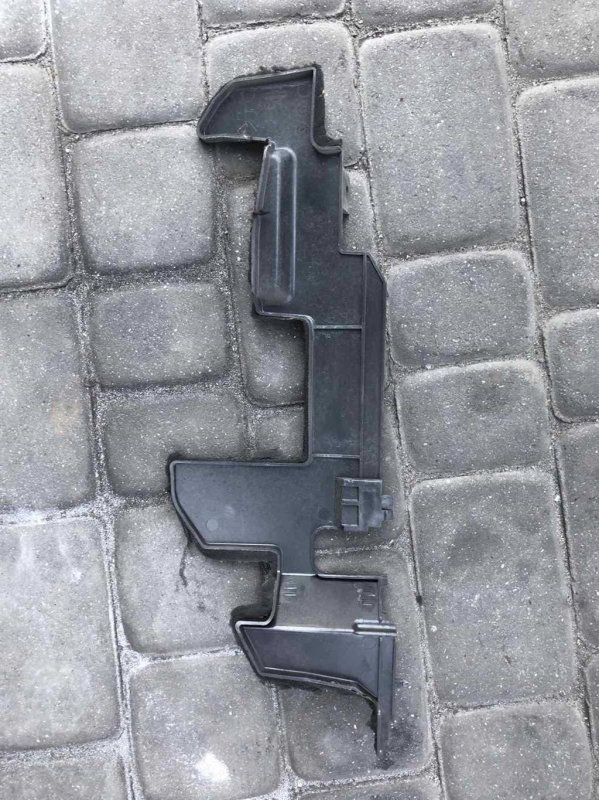 Дефлектор воздушный M35/M45 04-10 Дефлектор воздушный M35/M45 04-10