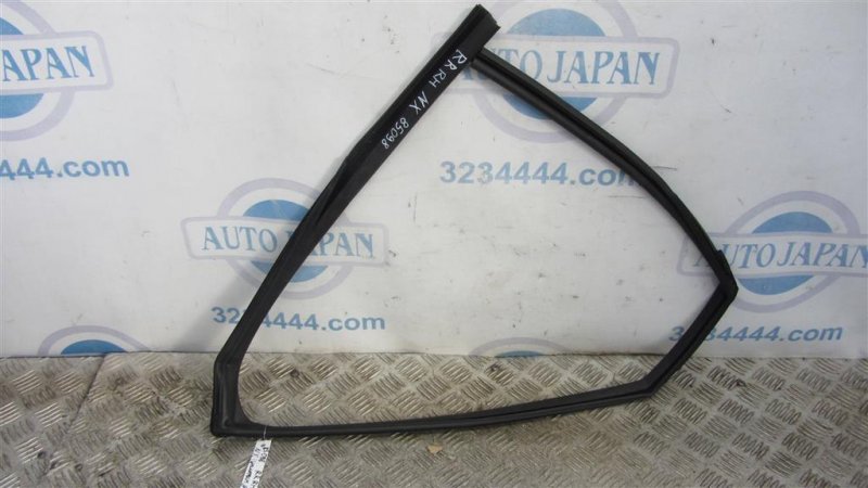 Уплотнитель стекла двери LEXUS NX 14-21 6814278011 Б/У
