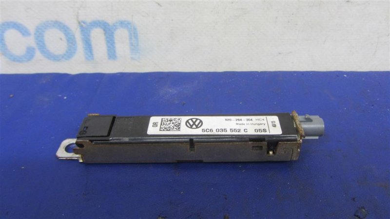 Запчасть антенна VOLKSWAGEN JETTA USA 10-17 2016 162 1.8 CPRA 5C6 035 552 C Б/У Антенна VOLKSWAGEN JETTA USA 10-17 2016 162 1.8 CPRA 5C6 035 552 C Б/У