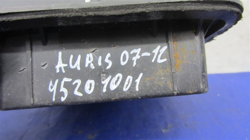 Клапан вентиляции салона AURIS 06-12