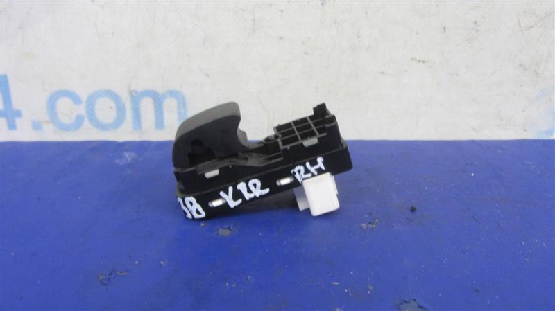 Кнопка стеклоподъемника MAZDA 3 BL 09-13 BBM2-66-370 Б/У