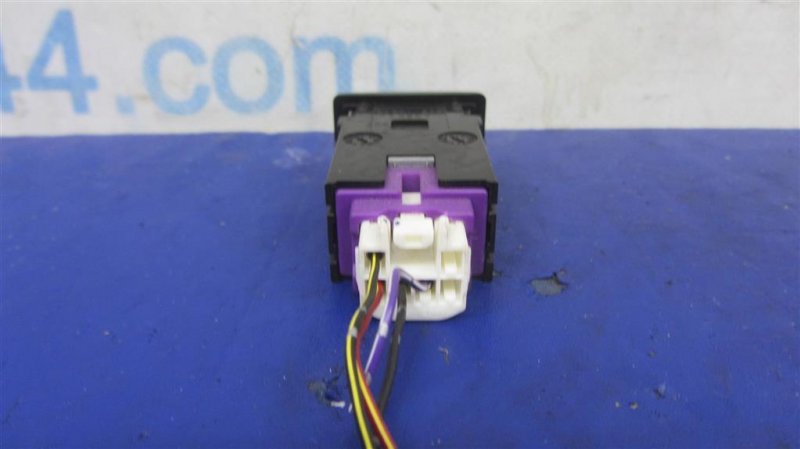 Кнопка открывания багажника внутренняя SUZUKI KIZASHI 09-14