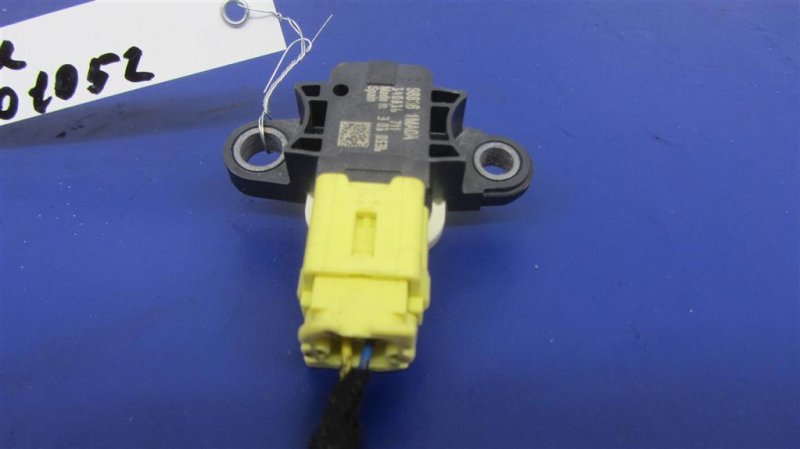 Датчик удара NISSAN JUKE 10-19 98836-1MA0A Б/У