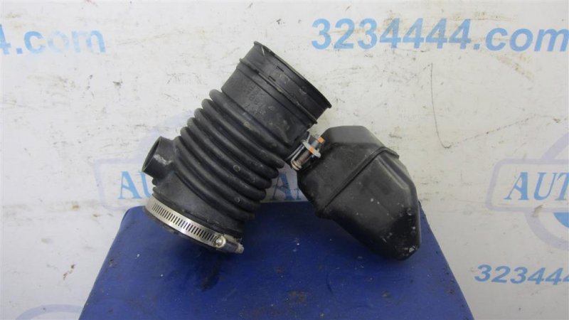 Запчасть патрубок воздушного фильтра TOYOTA SIENNA 11-16 2013 GSL30 3.5 2GR-FE 17881-0P080 Б/У Патрубок воздушного фильтра TOYOTA SIENNA 11-16 2013 GSL30 3.5 2GR-FE 17881-0P080 Б/У