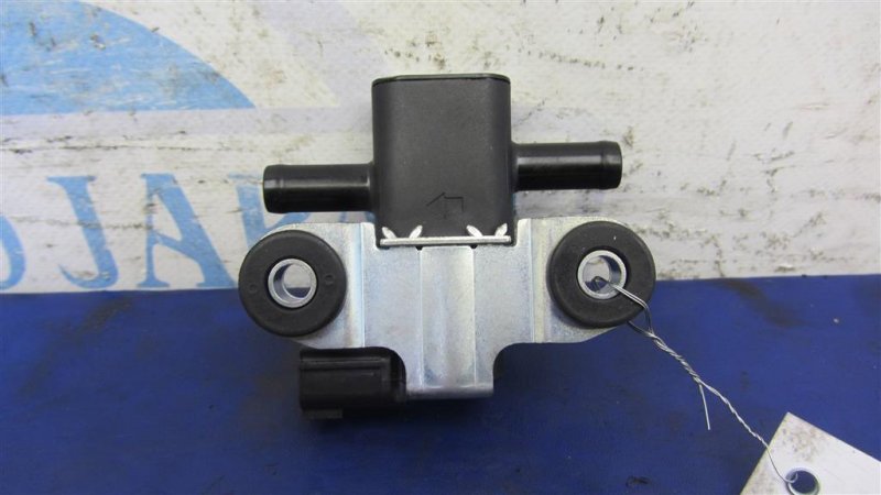 Клапан электромагнитный (вакуумный) INFINITI Q60 16-20 COUPE 3.0 VR30DDTT Клапан электромагнитный (вакуумный) INFINITI Q60 16-20 COUPE 3.0 VR30DDTT