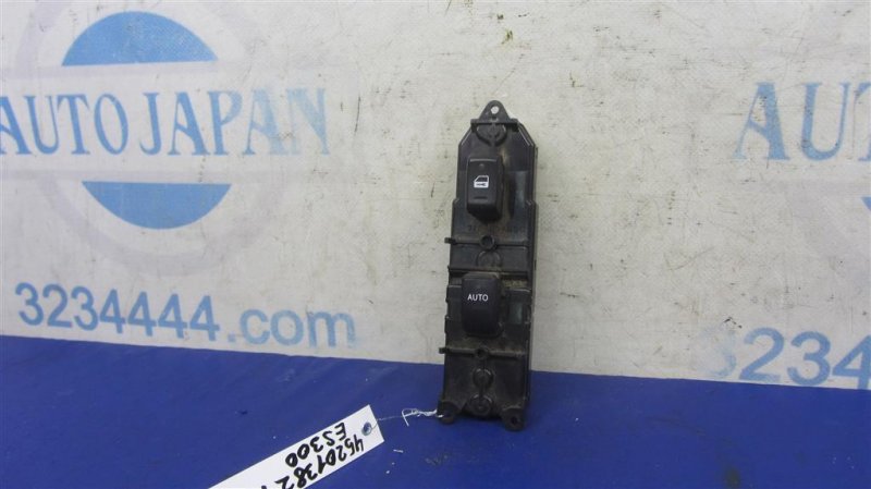 Кнопка стеклоподъемника передняя правая LEXUS ES300 ES330 01-06 84030-33020 Б/У