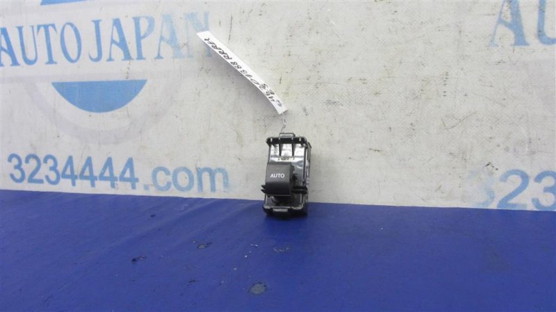 Кнопка стеклоподъемника LEXUS ES350 06-12 84810-33110 Б/У