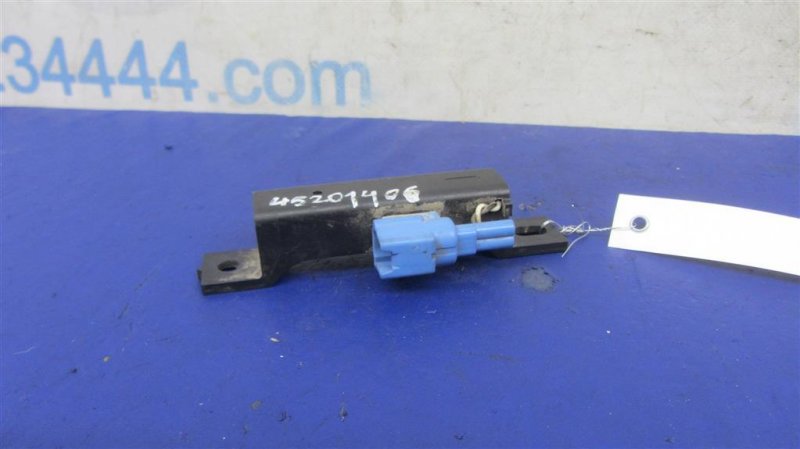 Антенна NISSAN JUKE 10-19 EH051-71105 Б/У