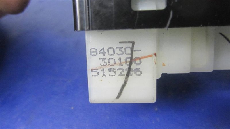 Кнопка стеклоподъемника задняя правая LEXUS GS350 GS300 05-11 Седан 3.5 Кнопка стеклоподъемника задняя правая LEXUS GS350 GS300 05-11 Седан 3.5