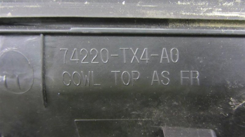 Пластик под лобовое стекло / Жабо правый RDX 12-19 Пластик под лобовое стекло / Жабо правый RDX 12-19