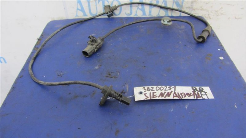 Запчасть датчик abs задний левый TOYOTA SIENNA 11-16 2013 GSL30 3.5 2GR-FE 8951608040 Б/У Датчик ABS задний левый TOYOTA SIENNA 11-16 2013 GSL30 3.5 2GR-FE 8951608040 Б/У