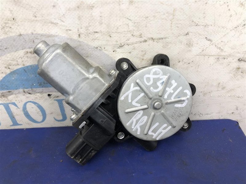 Моторчик стеклоподъемника задний левый MITSUBISHI OUTLANDER XL 05-13 5713A090 Б/У