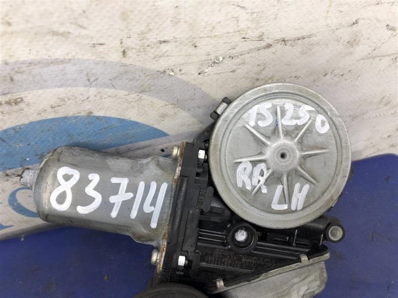 Моторчик стеклоподъемника задний левый IS250/350 05-13