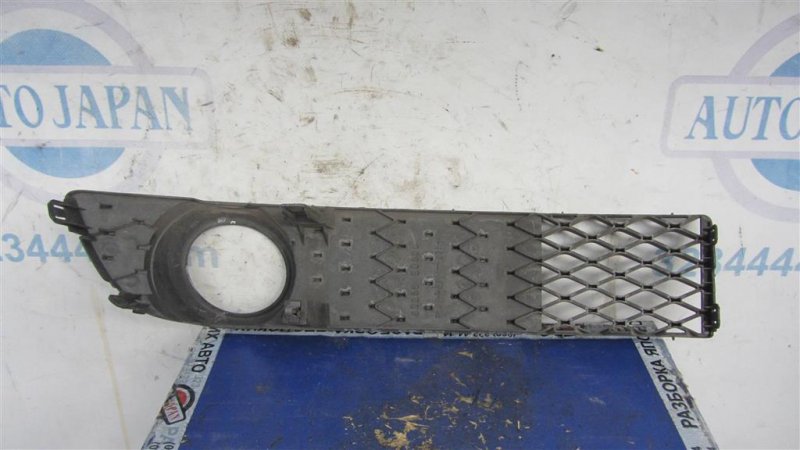 Накладка противотуманной фары правая INFINITI M35/M45 04-10