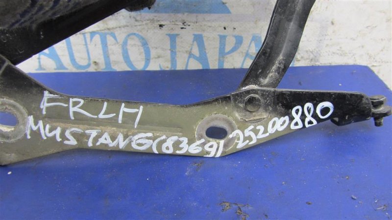 Петля крышки багажника левая MUSTANG 15- 2015 COUPE 2.3 C23HD0D