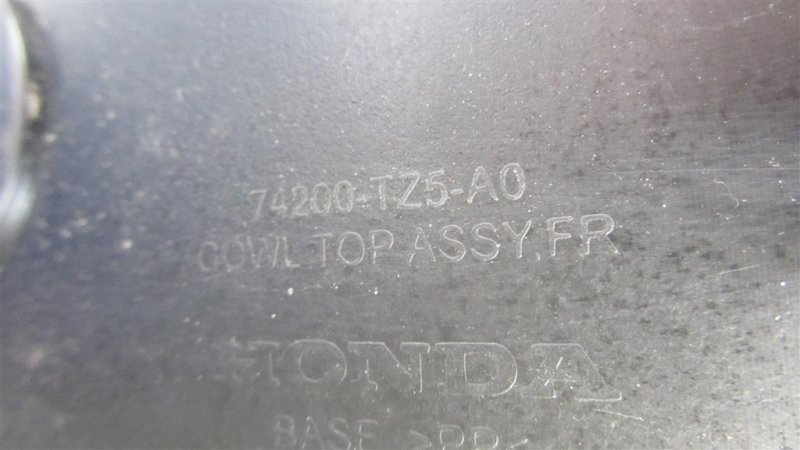 Пластик под лобовое стекло / Жабо MDX (YD3) 13-21 YD3