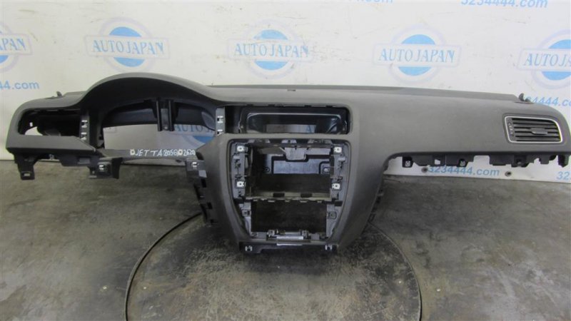 Торпедо VOLKSWAGEN JETTA USA 10-17 5C7 857 001 B 82V Б/У