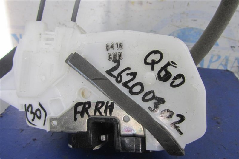 Замок двери передний правый Q60 16-20 2018 COUPE 3.0 VR30DDTT