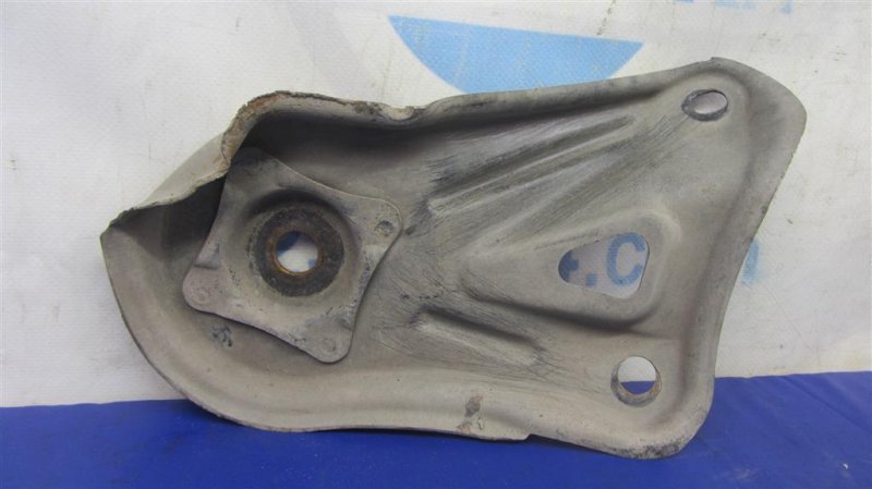 Крепление балки подвески заднее левое LEXUS ES350 06-12