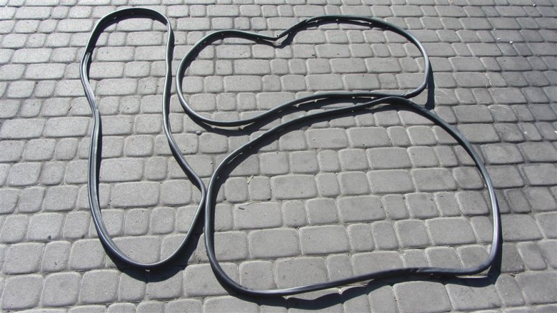 Уплотнитель двери LEXUS ES350 06-12 Б/У