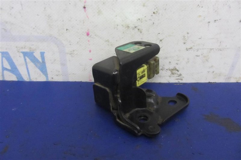 Запчасть датчик удара передний правый TOYOTA RAV4 00-05 89173-49245 Б/У Датчик удара передний правый TOYOTA RAV4 00-05 89173-49245 Б/У