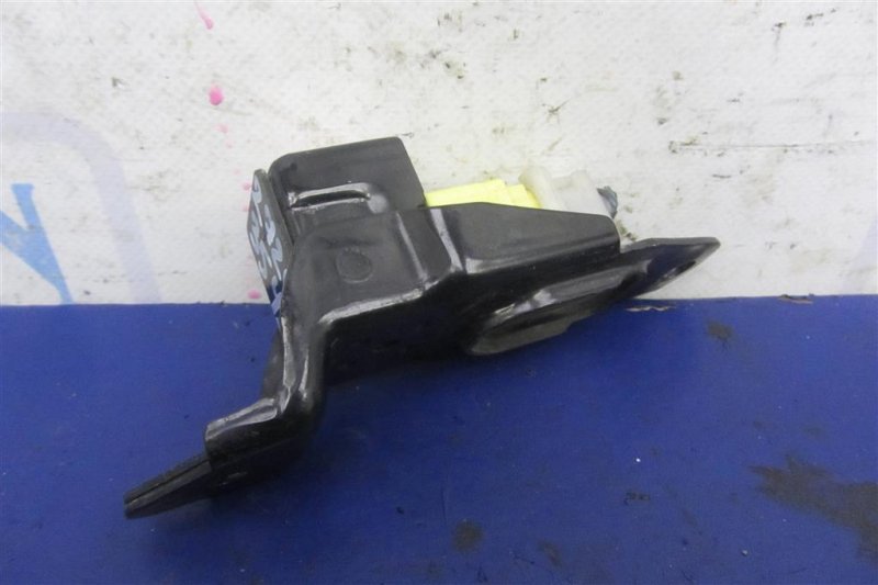 Датчик удара передний левый TOYOTA RAV4 00-05 Датчик удара передний левый TOYOTA RAV4 00-05