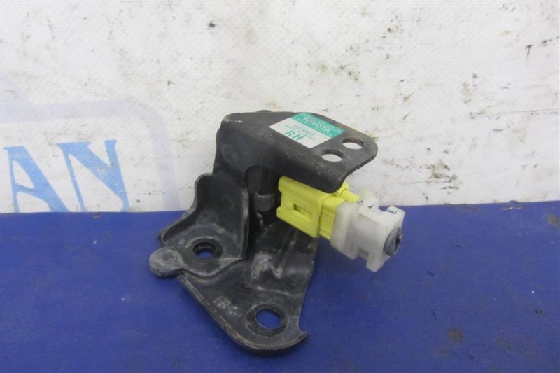 Запчасть датчик удара передний правый TOYOTA RAV4 00-05 89173-49245 Б/У Датчик удара передний правый TOYOTA RAV4 00-05 89173-49245 Б/У