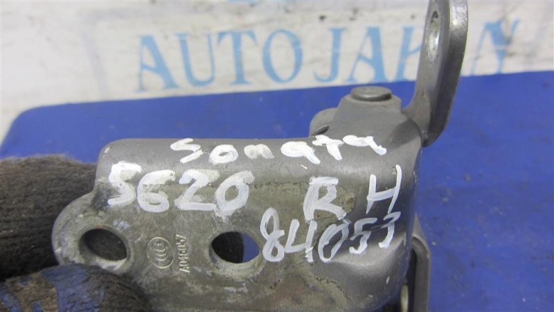 Петля двери верхняя передняя левая SONATA YF 10-14 2013 Седан 2.4 Петля двери верхняя передняя левая SONATA YF 10-14 2013 Седан 2.4