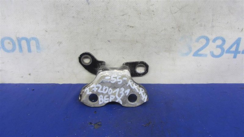 Петля двери верхняя задняя правая TOYOTA CAMRY 55 14-17 68750-0D061 Б/У