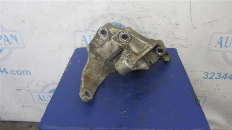 Кронштейн двигателя HONDA ACCORD CU8 / TSX 08-14 Кронштейн двигателя HONDA ACCORD CU8 / TSX 08-14