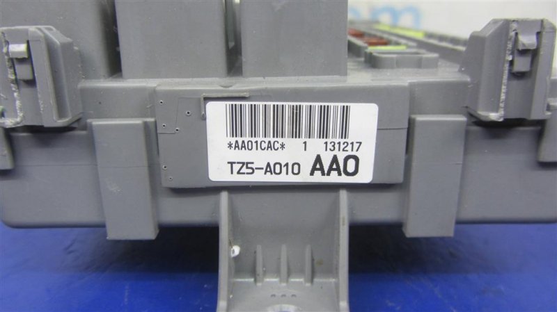 Блок предохранителей салон передний правый MDX (YD3) 13-21 YD3