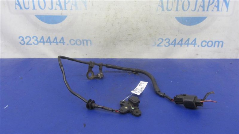 Запчасть датчик положения коленвала MITSUBISHI OUTLANDER 03-07 Б/У Датчик положения коленвала MITSUBISHI OUTLANDER 03-07 Б/У