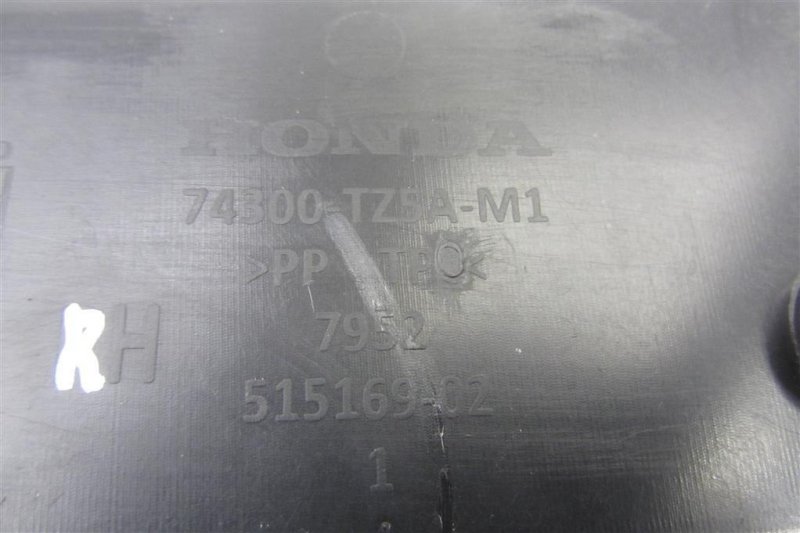 Накладка проема багажника правая MDX (YD3) 13-21 YD3