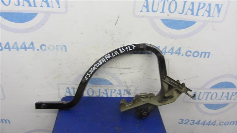 Петля крышки багажника левая LEXUS ES350 06-12 64510-33050 Б/У