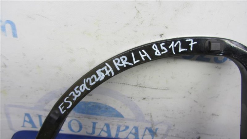 Петля крышки багажника левая ES350 06-12