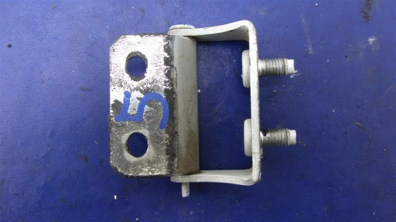 Петля крышки багажника левая QASHQAI/ROGUE SPORT 14-