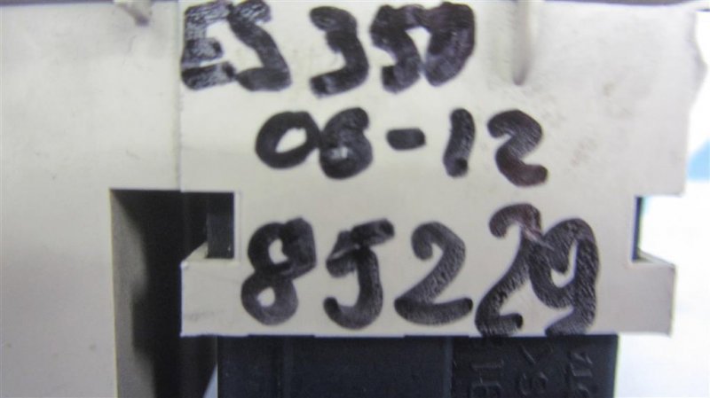 Кнопка открывания багажника внутренняя ES350 06-12